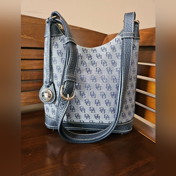 Dooney & Bourke Vintage DB Signature Crossbody! - Picture 6 of 9